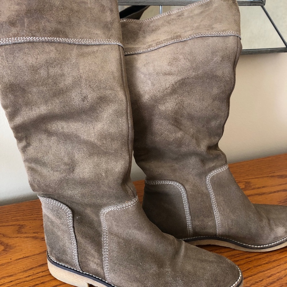 SZ 7 Sundance suede boots. Beautifully maintained!